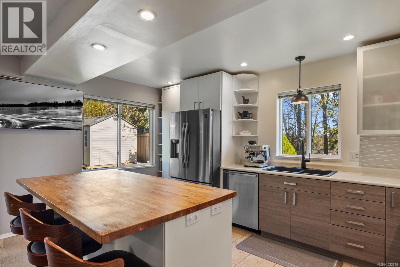 B 2425 1st St, Courtenay, British Columbia  V9N 8X9 - Photo 18 - 1032710