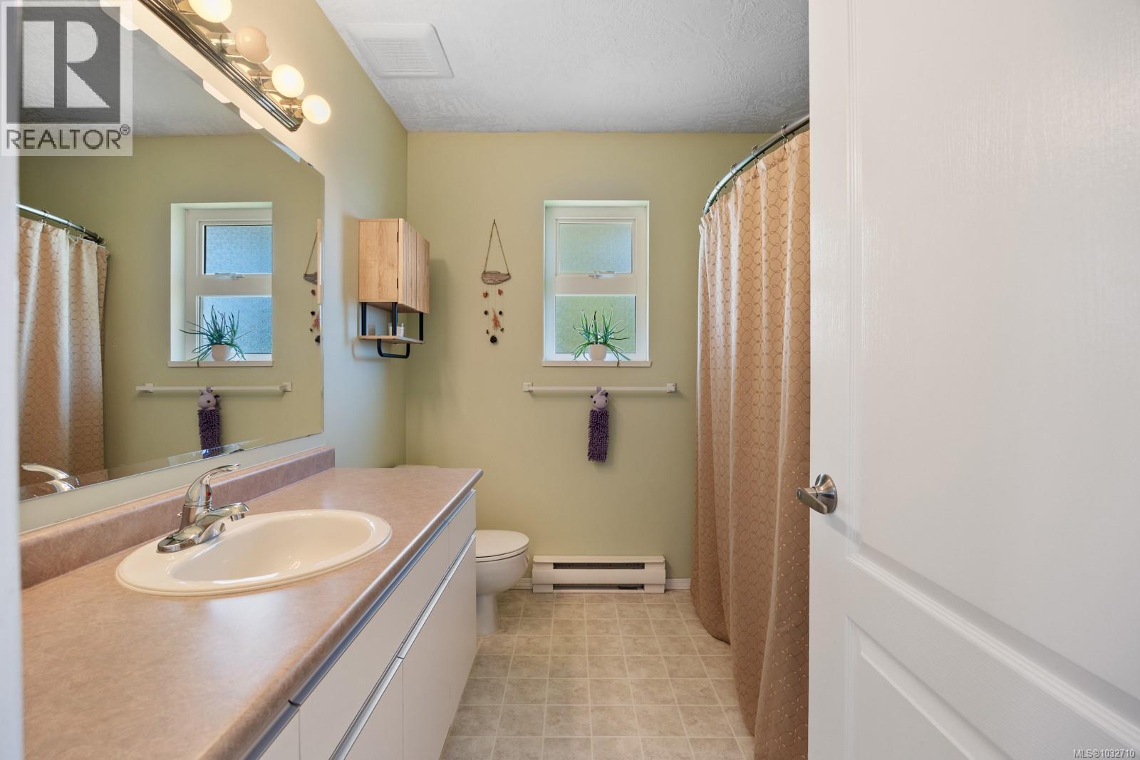 B 2425 1st St, Courtenay, British Columbia  V9N 8X9 - Photo 22 - 1032710