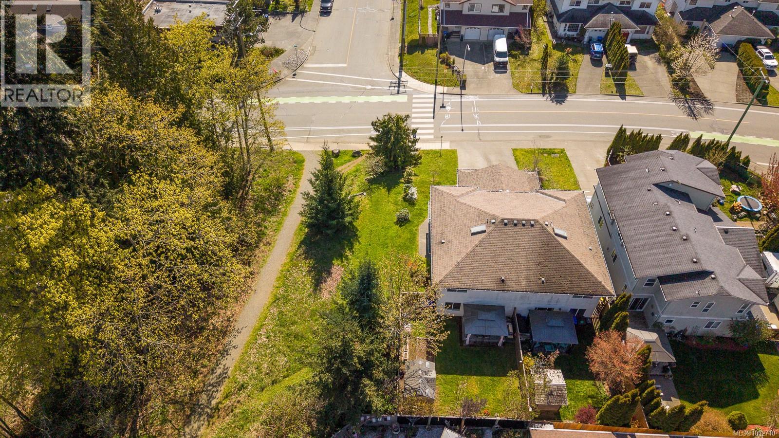 B 2425 1st St, Courtenay, British Columbia  V9N 8X9 - Photo 39 - 1032710