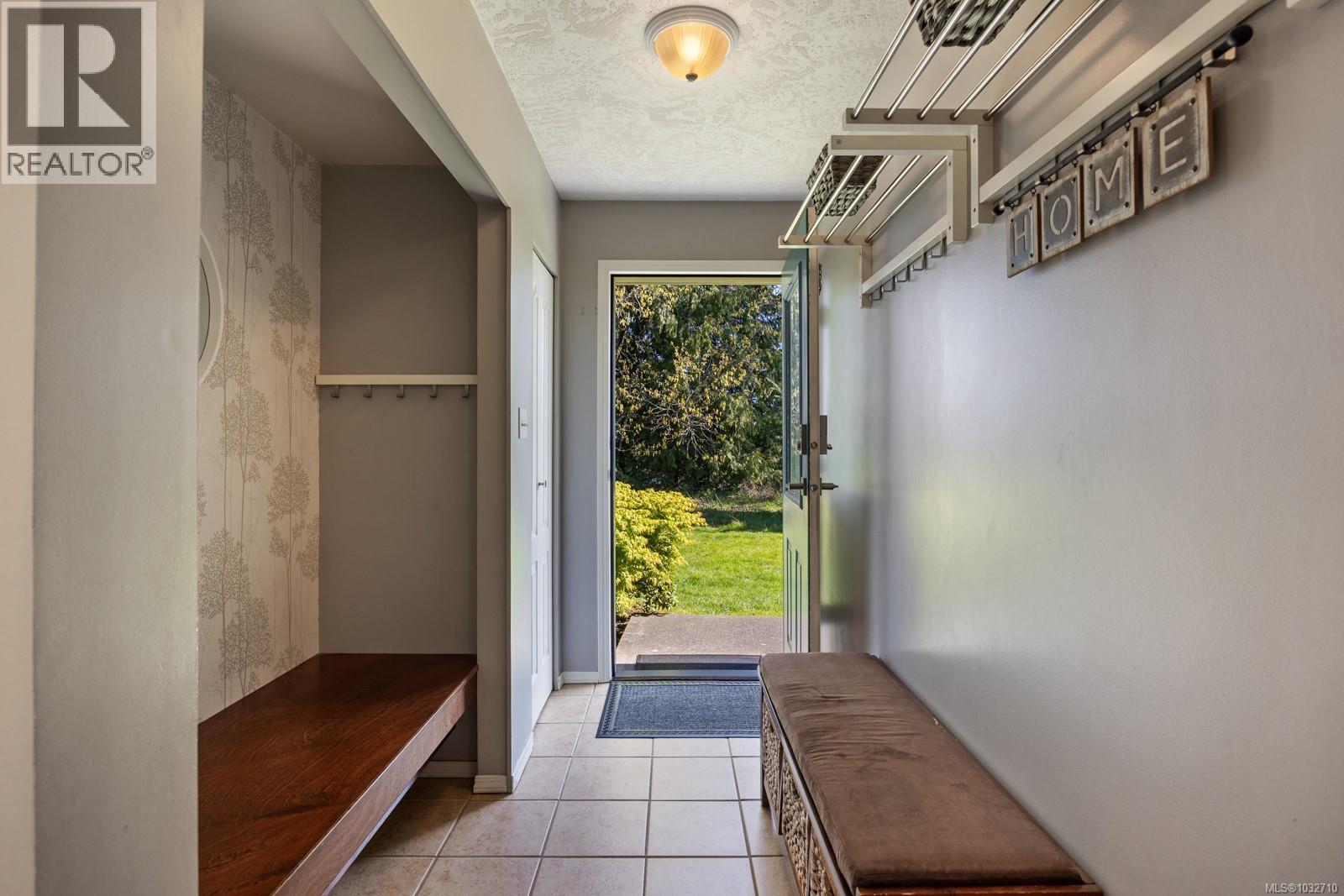 B 2425 1st St, Courtenay, British Columbia  V9N 8X9 - Photo 5 - 1032710