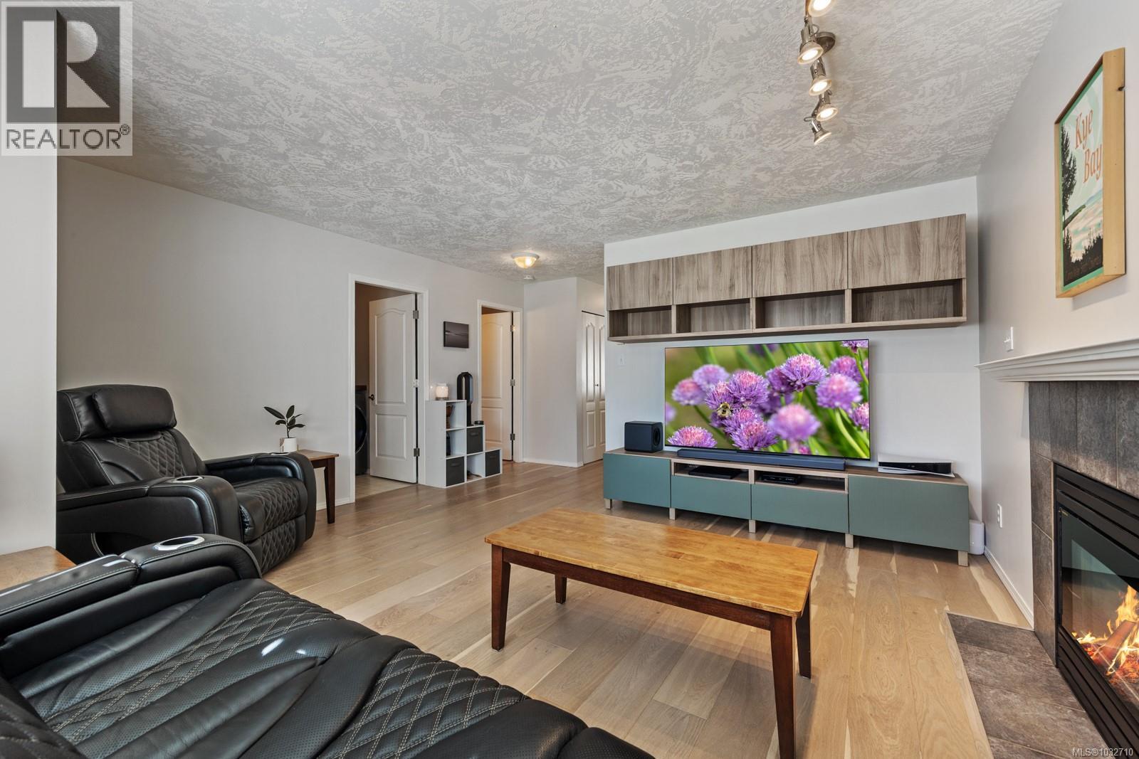 B 2425 1st St, Courtenay, British Columbia  V9N 8X9 - Photo 7 - 1032710