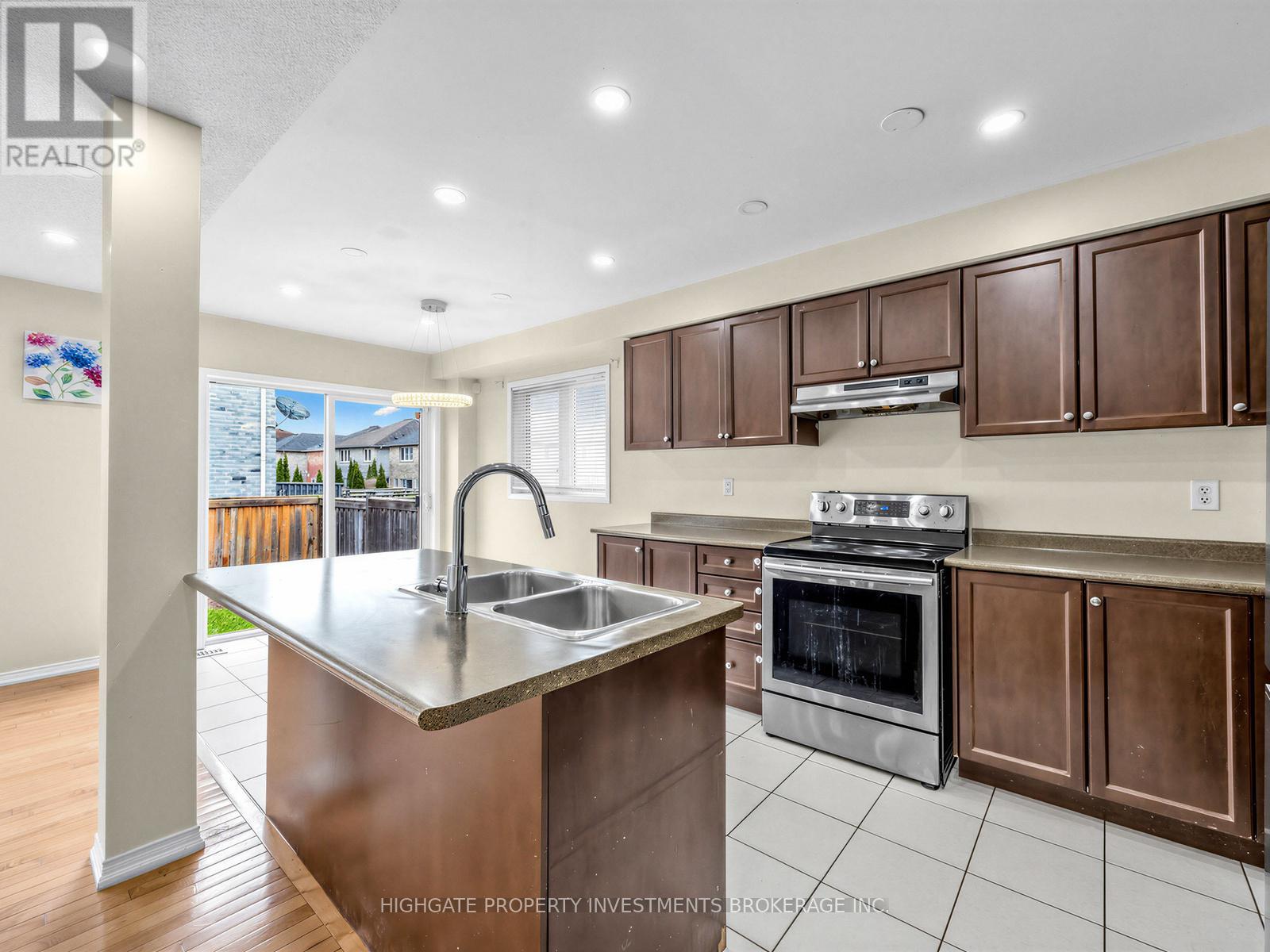 9 Barnham Street, Ajax, Ontario  L1Z 0M5 - Photo 11 - E13027622