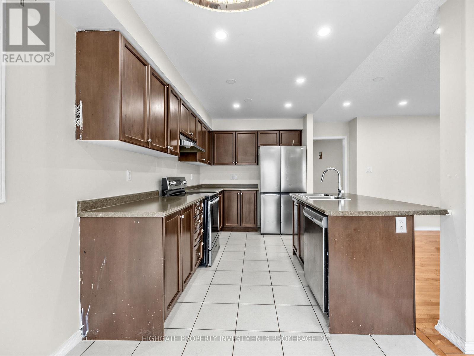 9 Barnham Street, Ajax, Ontario  L1Z 0M5 - Photo 9 - E13027622