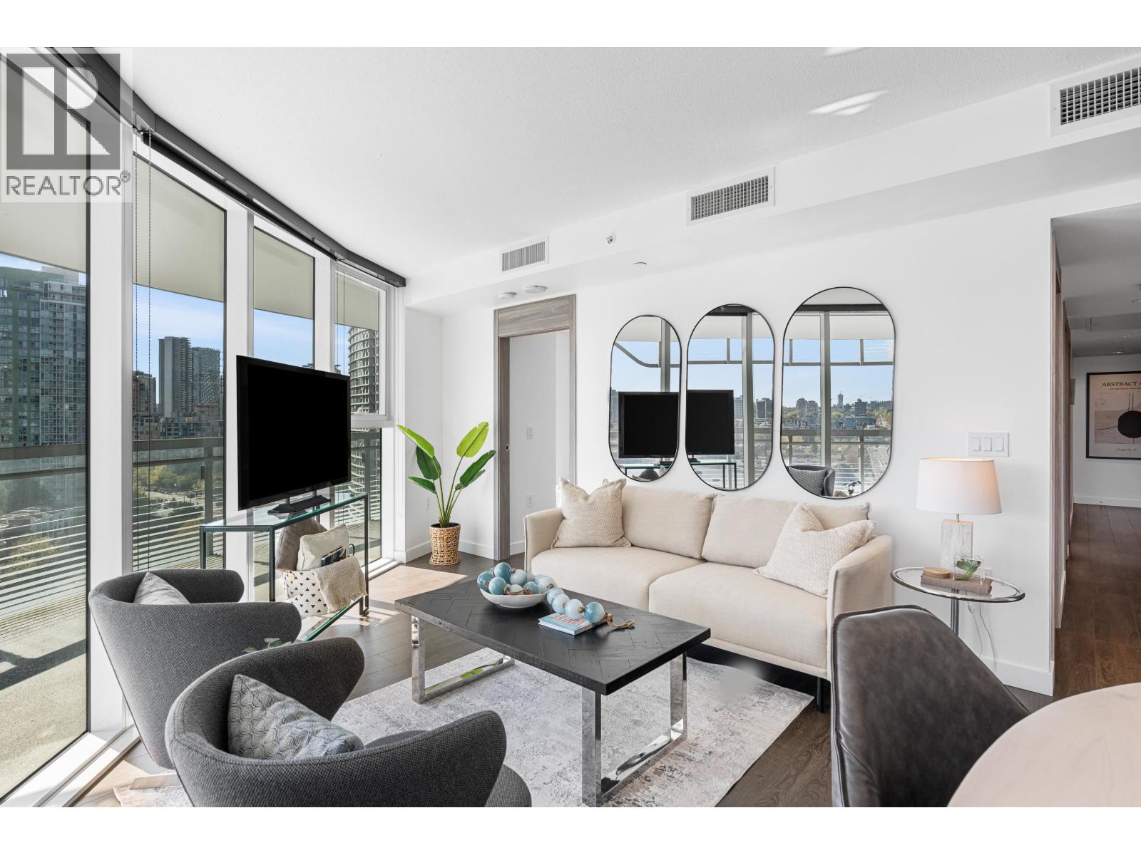 1584 87 Nelson Street, Vancouver, British Columbia  V6Z 0E8 - Photo 3 - R3114311