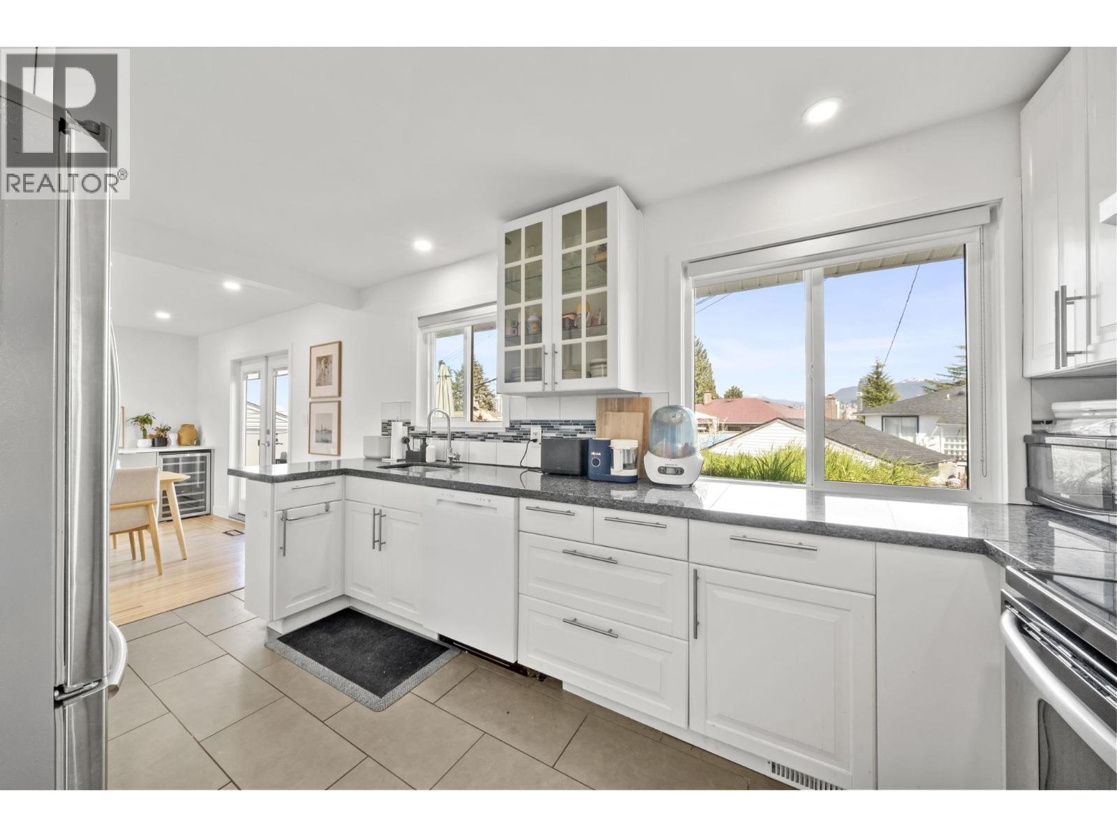 5111 Laurel Street, Burnaby, British Columbia  V5G 1M8 - Photo 10 - R3114303