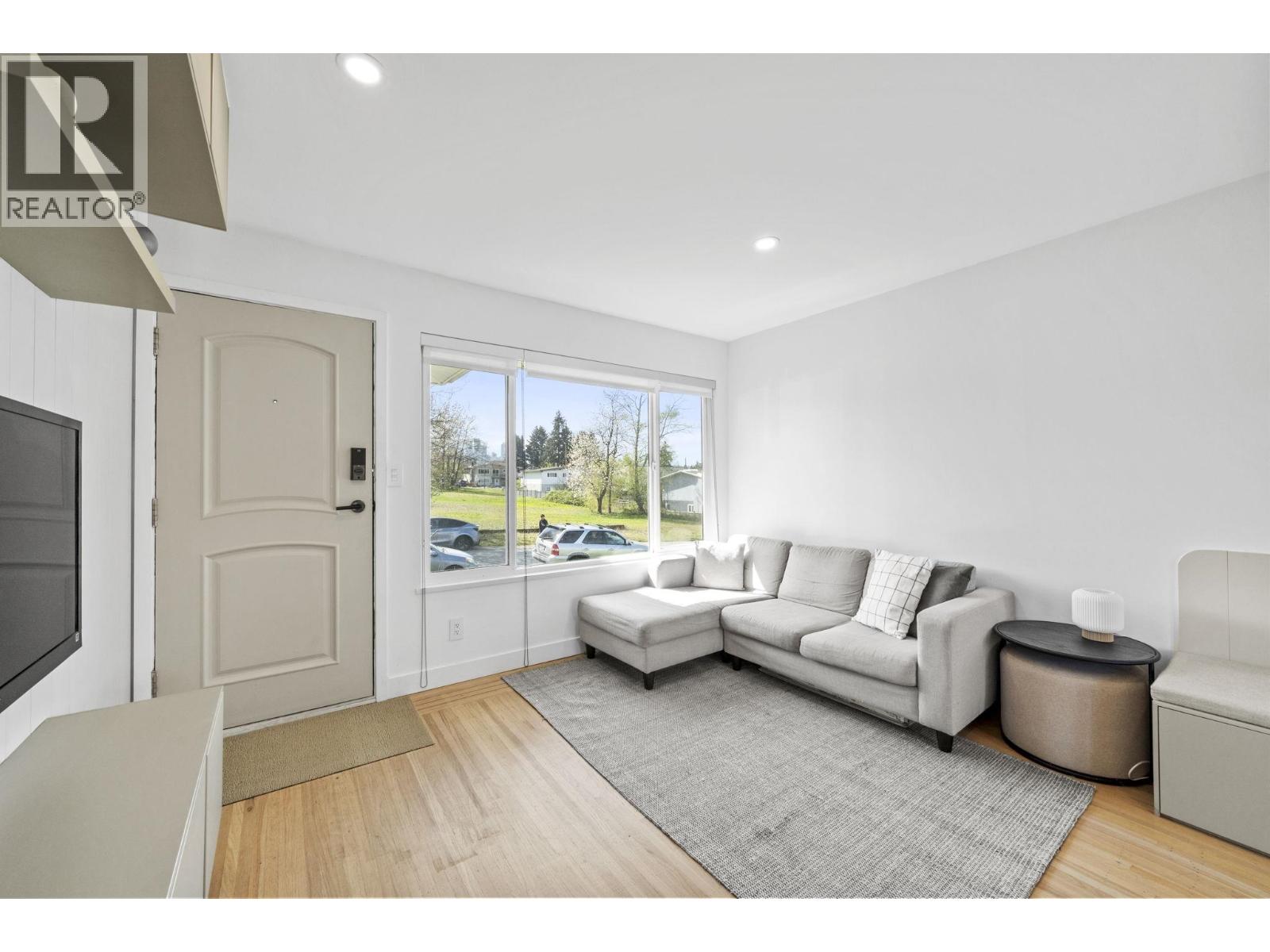 5111 Laurel Street, Burnaby, British Columbia  V5G 1M8 - Photo 4 - R3114303