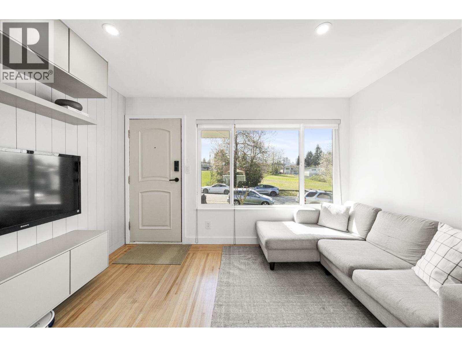 5111 Laurel Street, Burnaby, British Columbia  V5G 1M8 - Photo 5 - R3114303