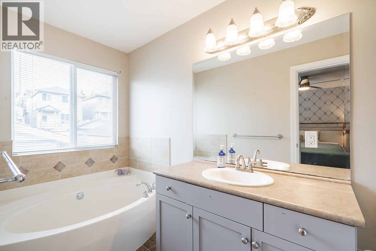 24365 102a Avenue, Maple Ridge, British Columbia  V2W 2E3 - Photo 21 - R3114331