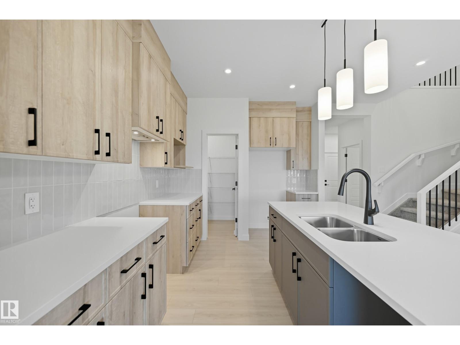 8909 223a St Nw, Edmonton, Alberta  T5T 7X2 - Photo 4 - E4483425