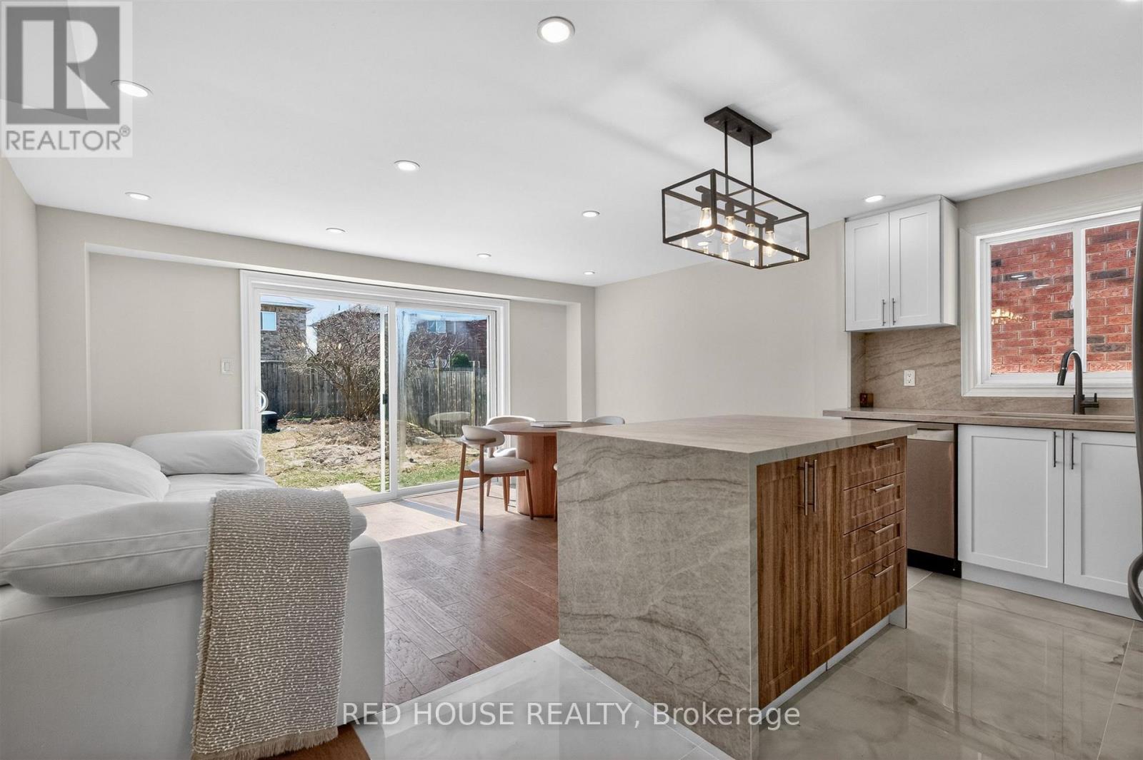 283 Dunsmore Lane, Barrie, Ontario  L4M 7A7 - Photo 6 - S13027650