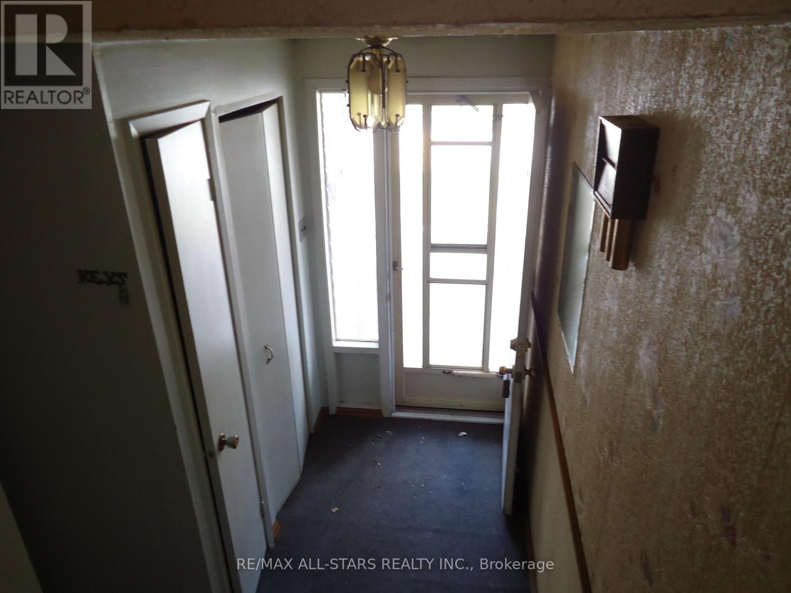 61 Eden Park Drive, Brampton (Southgate), Ontario  L6T 3A5 - Photo 3 - W13027602