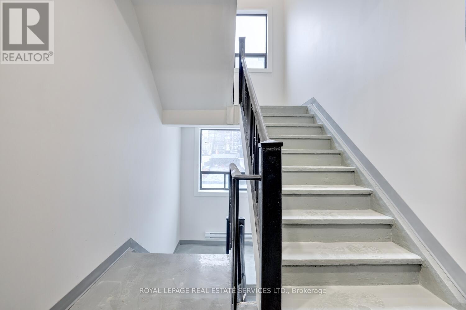 305 - 20 Duke Street, Hamilton (Durand), Ontario  L8P 1X1 - Photo 2 - X13027648