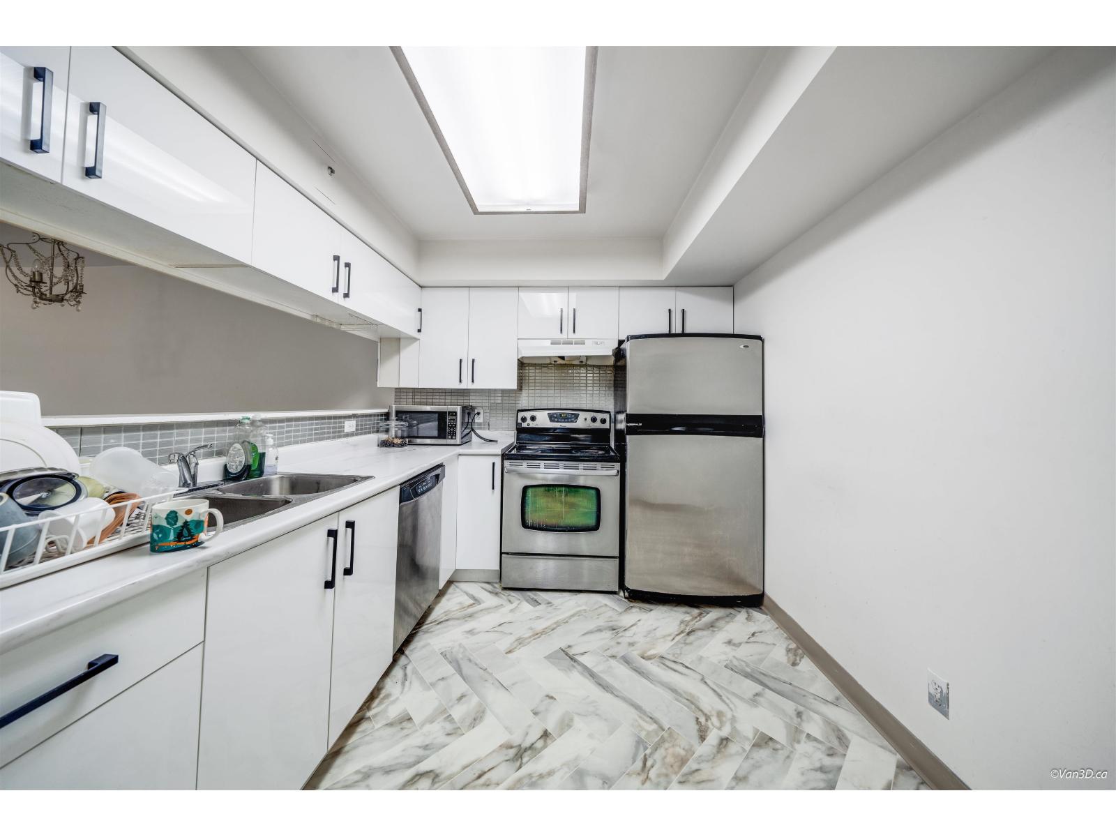 C302 9848 Whalley Boulevard, Surrey, British Columbia  V3T 5S8 - Photo 8 - R3113878