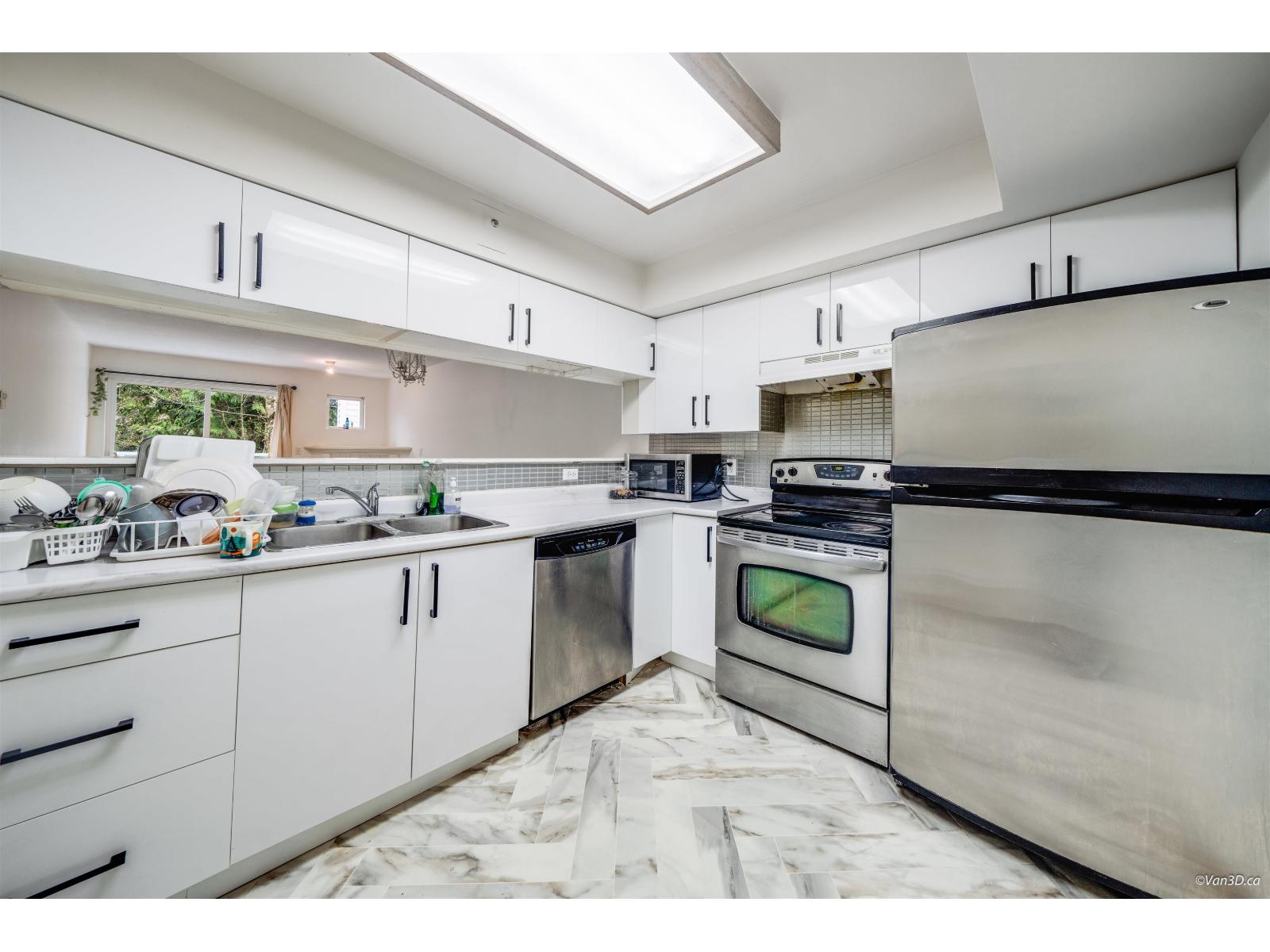 C302 9848 Whalley Boulevard, Surrey, British Columbia  V3T 5S8 - Photo 6 - R3113878