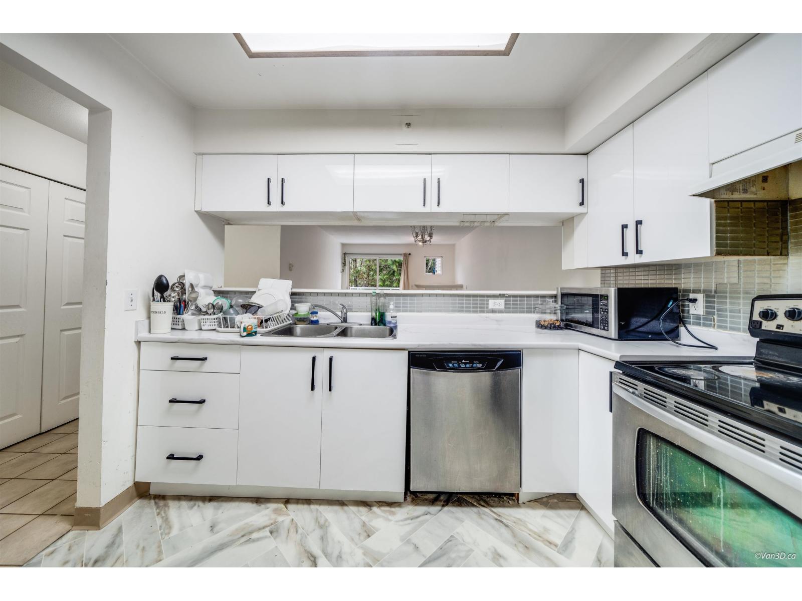 C302 9848 Whalley Boulevard, Surrey, British Columbia  V3T 5S8 - Photo 7 - R3113878