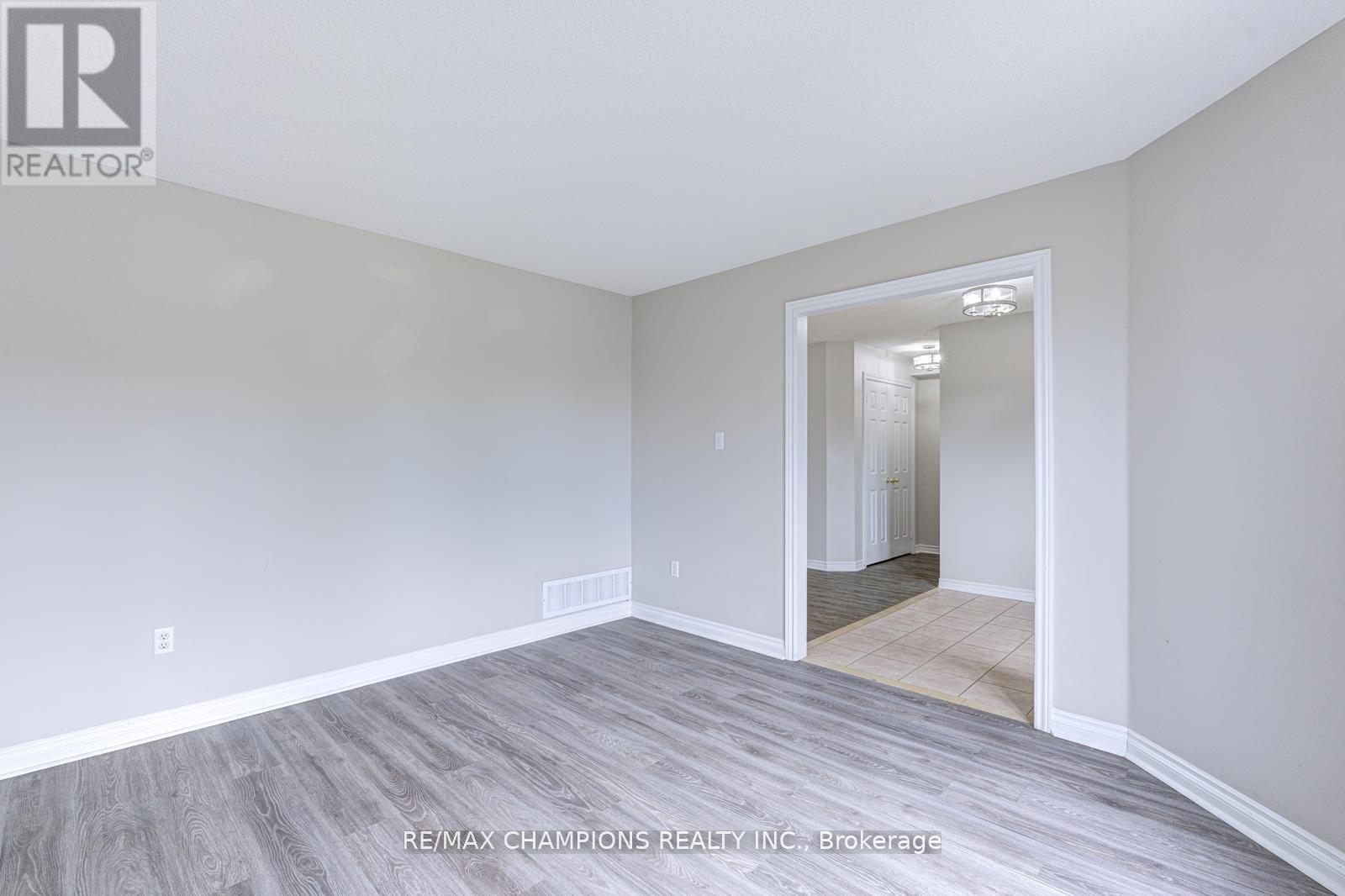 20 Bell Street, Barrie, Ontario  L4N 0J2 - Photo 7 - S13024880