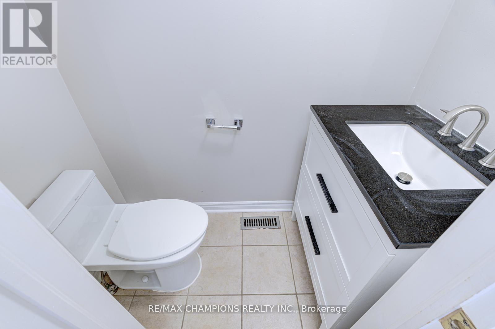 20 Bell Street, Barrie, Ontario  L4N 0J2 - Photo 9 - S13024880