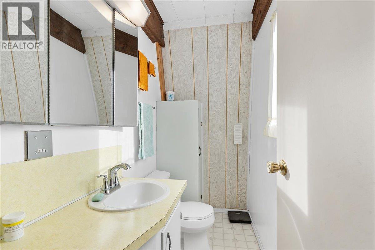 1215 Trinity Valley Road, Lumby, British Columbia  V0E 2G4 - Photo 14 - 10384157