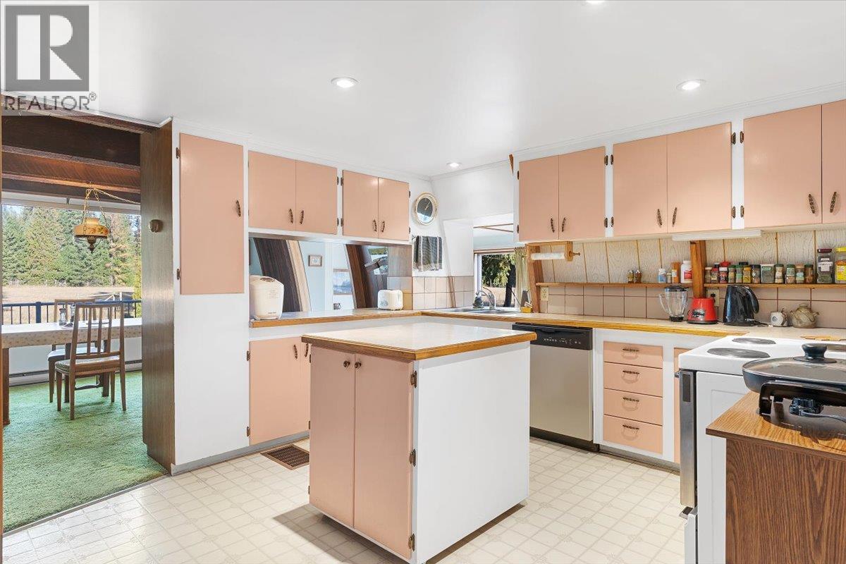 1215 Trinity Valley Road, Lumby, British Columbia  V0E 2G4 - Photo 4 - 10384157