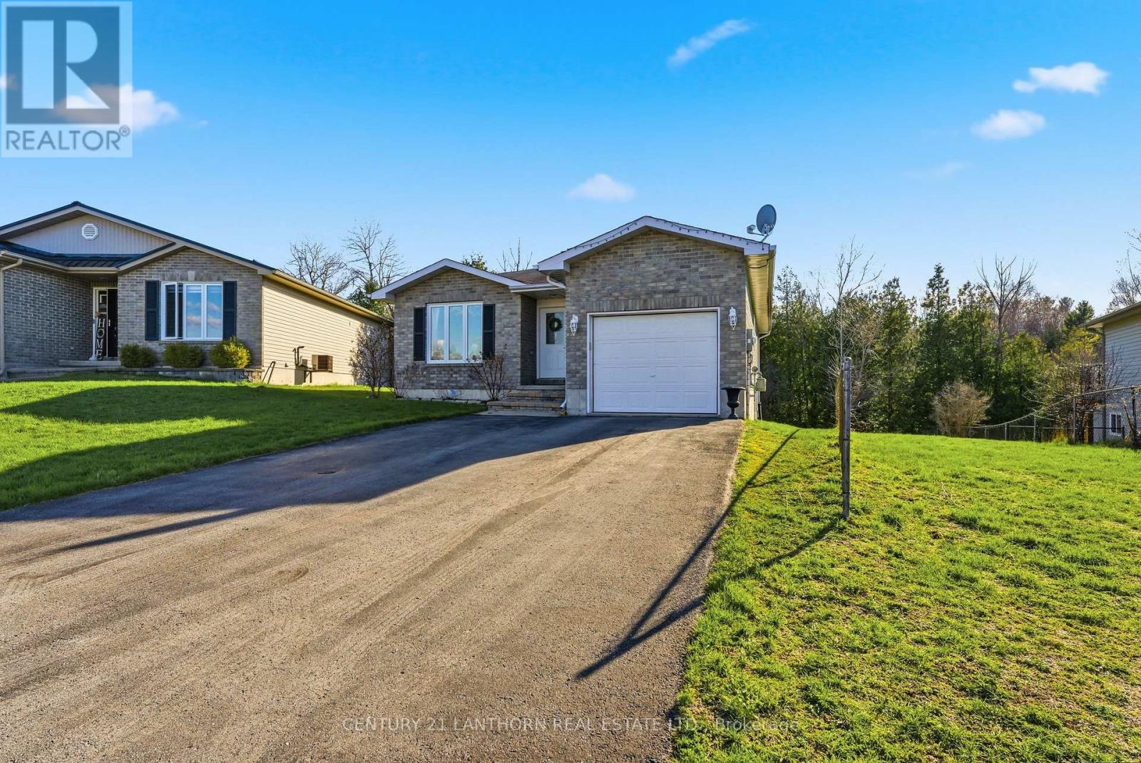 167 Nicholas Street, Quinte West (Murray Ward), Ontario  K8V 6E8 - Photo 3 - X13027672