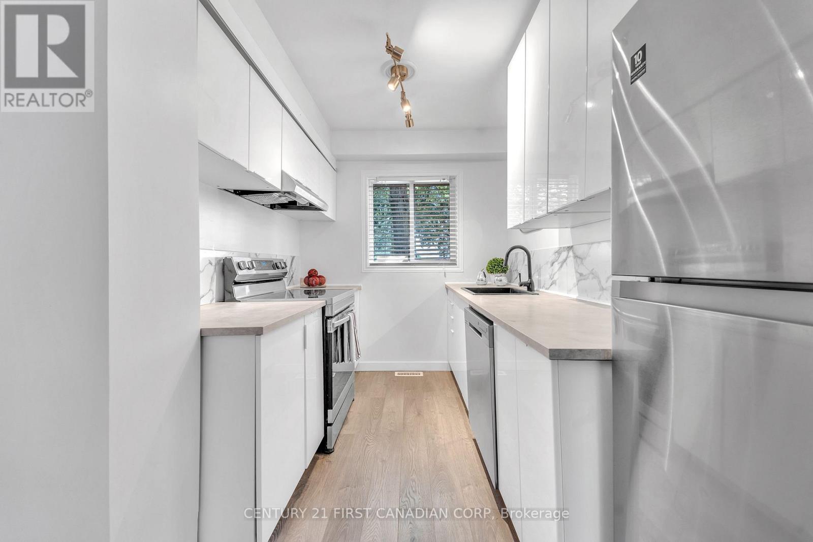 166 Southdale Road, London South, Ontario  N6J 2J1 - Photo 8 - X13027662