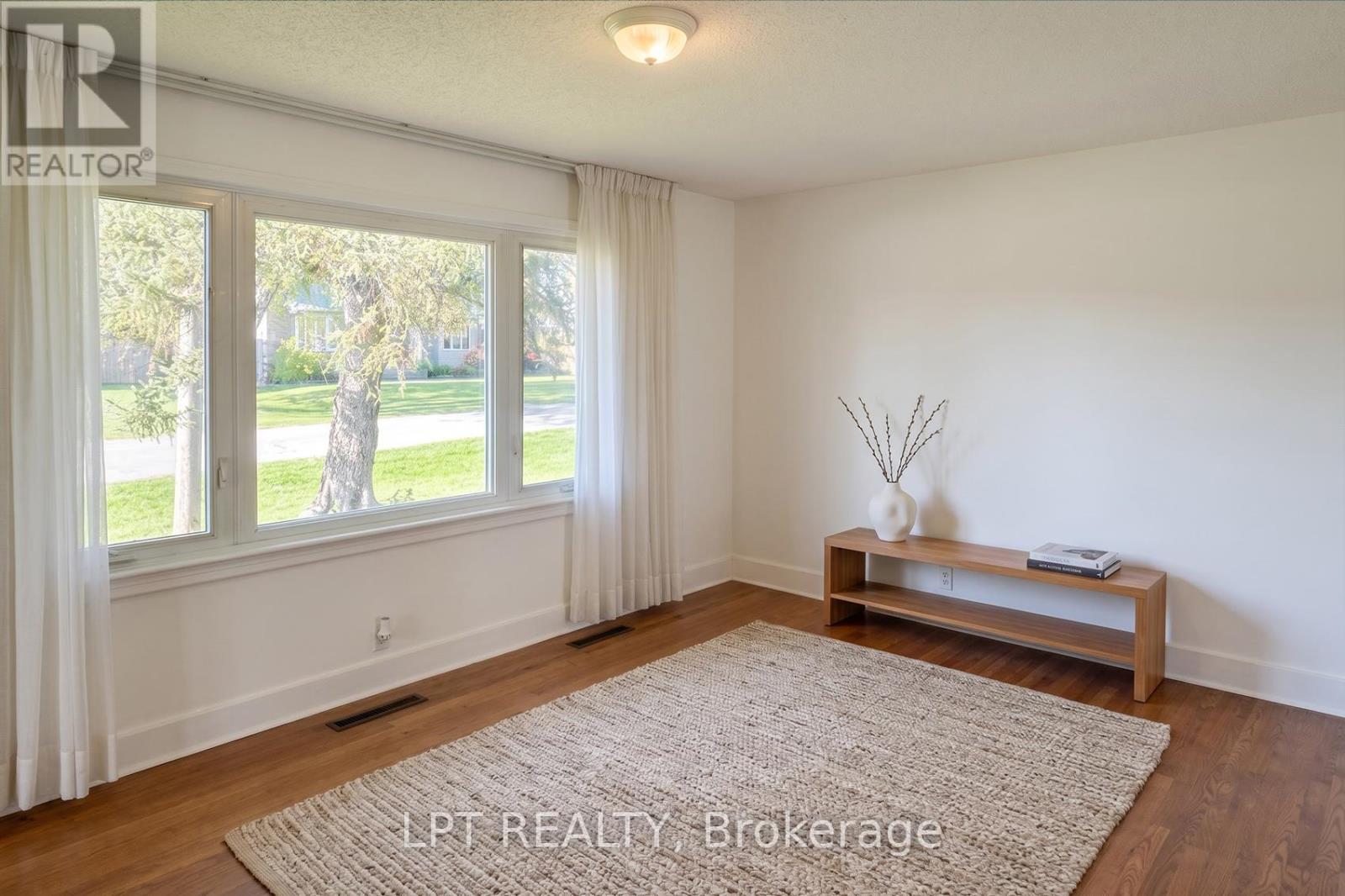 1745 Ortona Avenue, Ottawa, Ontario  K2C 1W8 - Photo 4 - X13027692