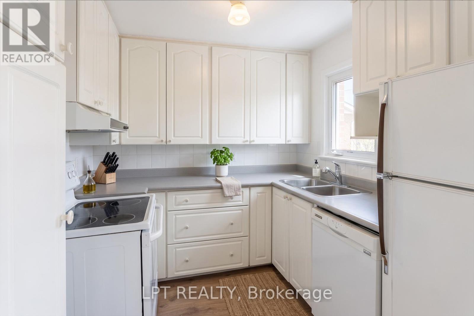 1745 Ortona Avenue, Ottawa, Ontario  K2C 1W8 - Photo 7 - X13027692