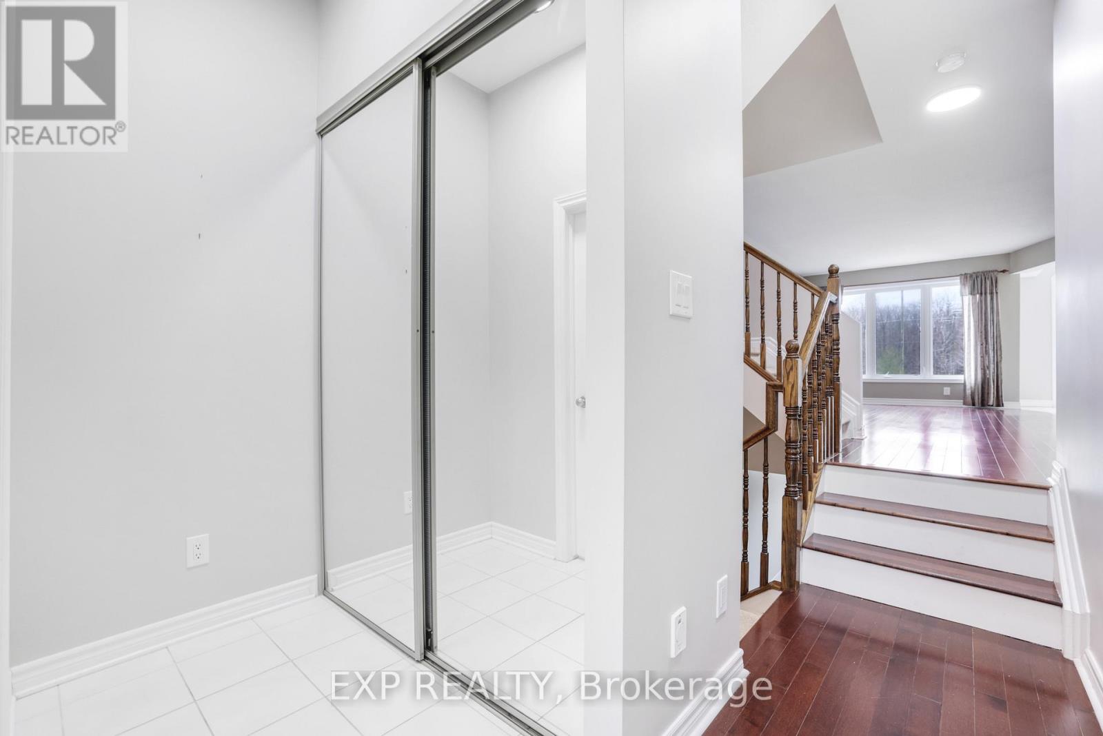 352 Forestbrook Street, Ottawa, Ontario  K2K 0B8 - Photo 4 - X13027762