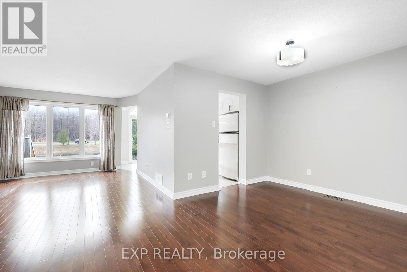 352 Forestbrook Street, Ottawa, Ontario  K2K 0B8 - Photo 7 - X13027762