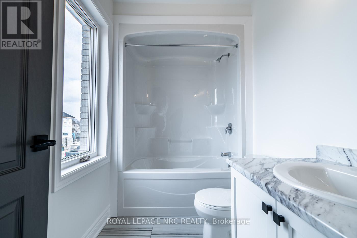 17 - 121a Moffatt Street, St. Catharines, Ontario  L2P 0G4 - Photo 15 - X13027710