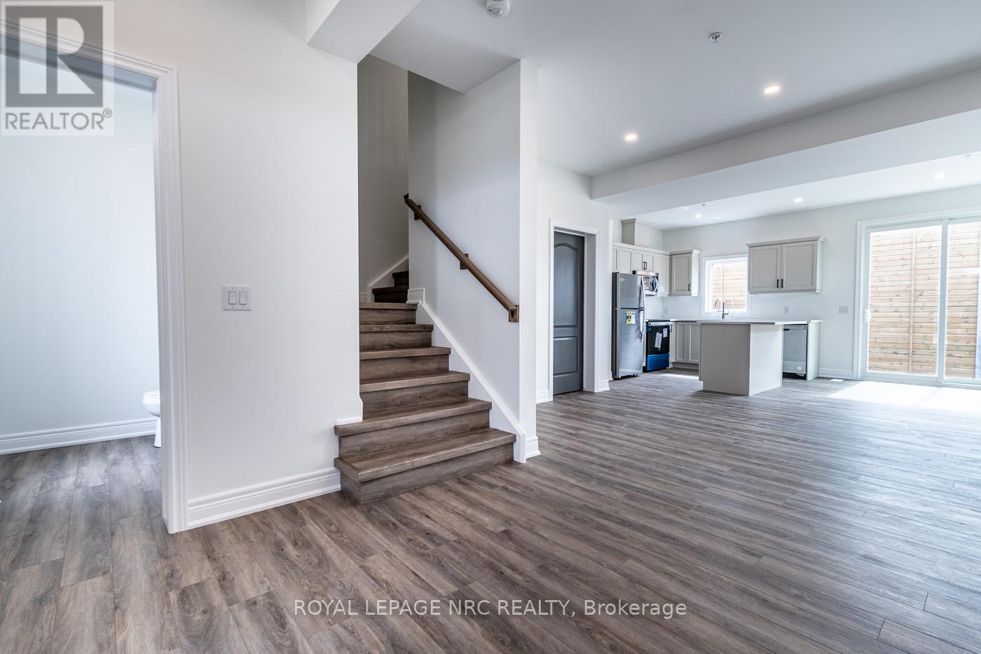 17 - 121a Moffatt Street, St. Catharines, Ontario  L2P 0G4 - Photo 4 - X13027710