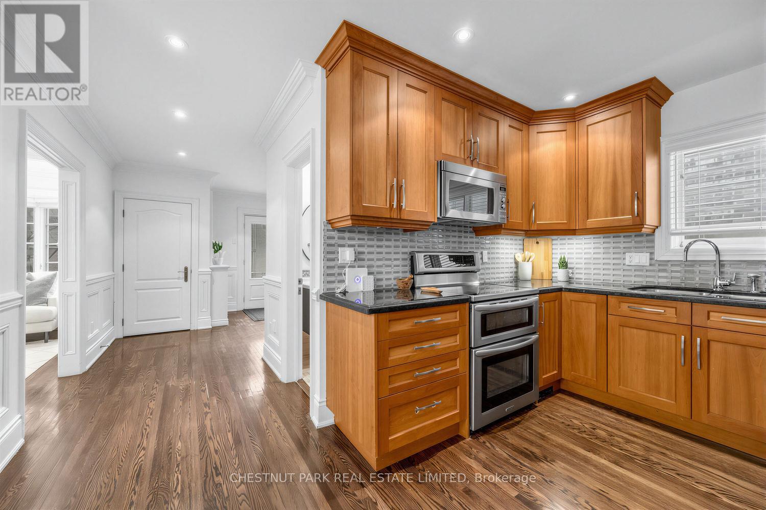 122 Randolph Road, Toronto, Ontario  M4G 3R9 - Photo 11 - C13027744