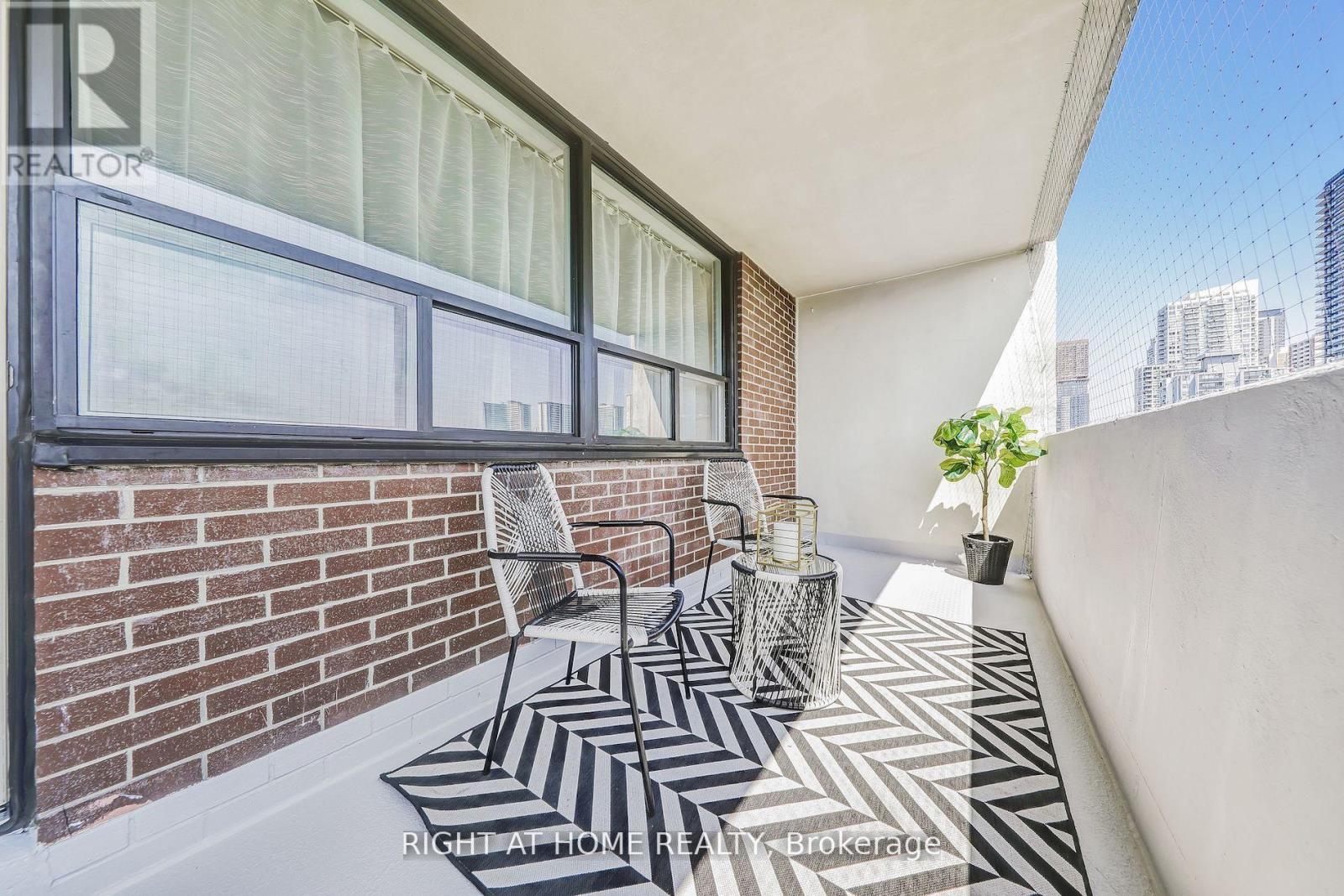 908 - 40 Homewood Avenue, Toronto, Ontario  M4Y 2K2 - Photo 16 - C13027748