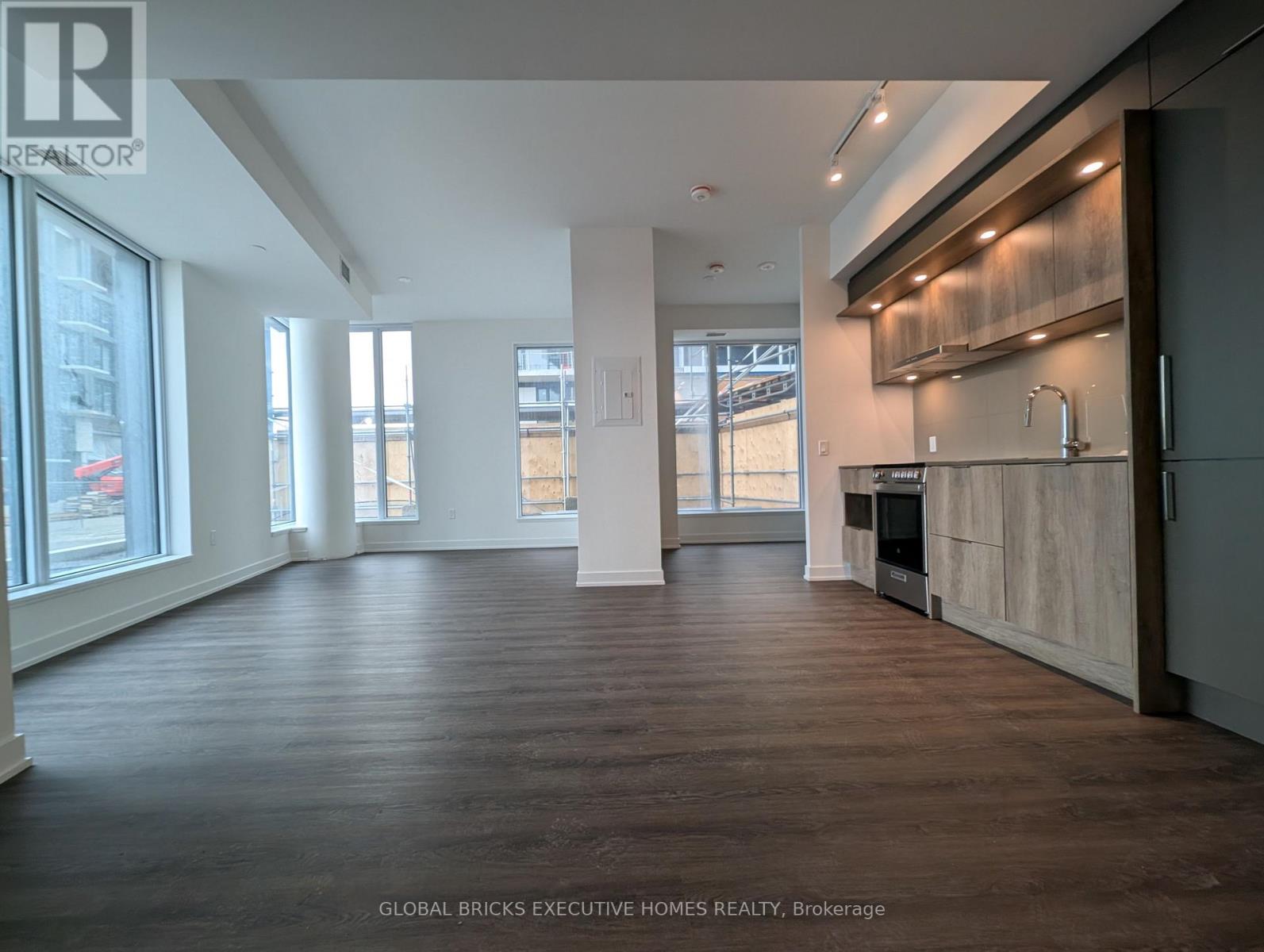 491 Soho Avenue, Mississauga, Ontario  L5B 0K7 - Photo 2 - W12921562