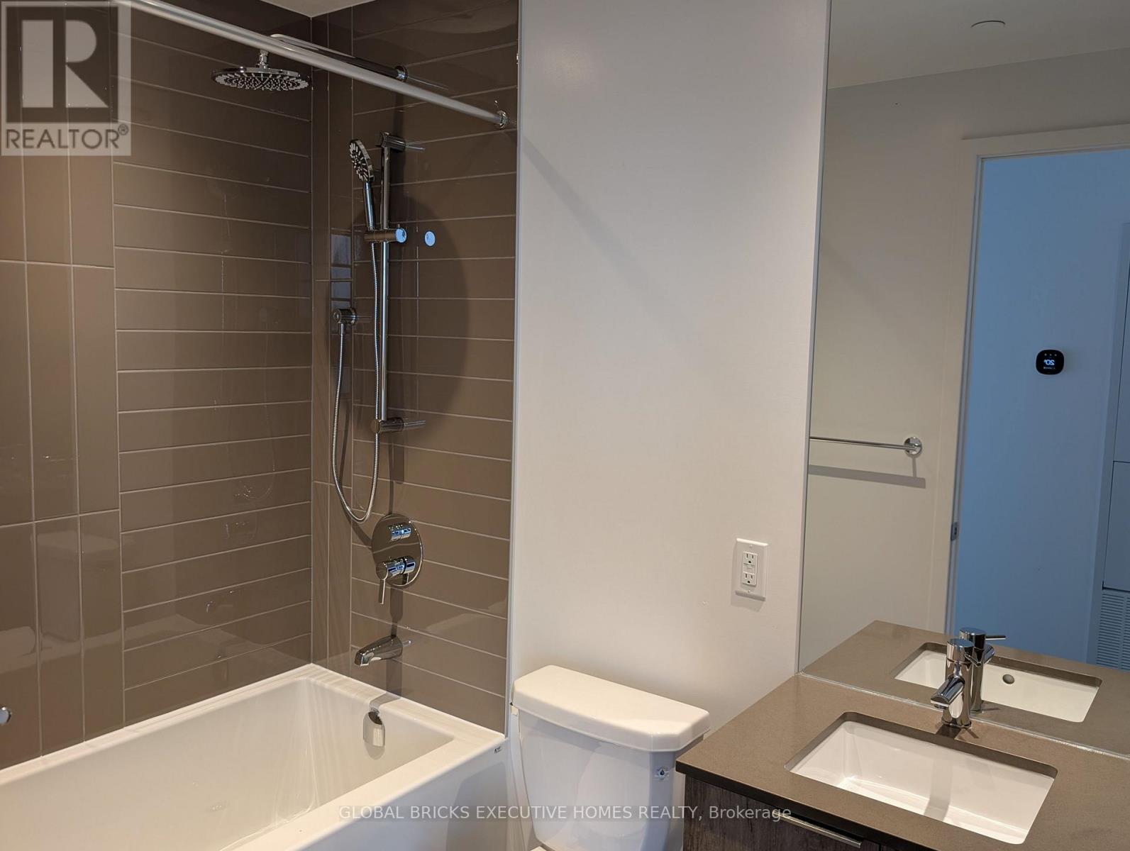 491 Soho Avenue, Mississauga, Ontario  L5B 0K7 - Photo 8 - W12921562