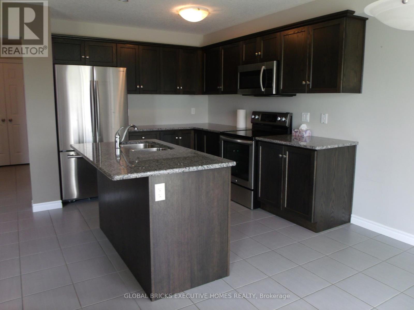 1372 Caen Avenue, Woodstock, Ontario  N4T 0J3 - Photo 2 - X12794502