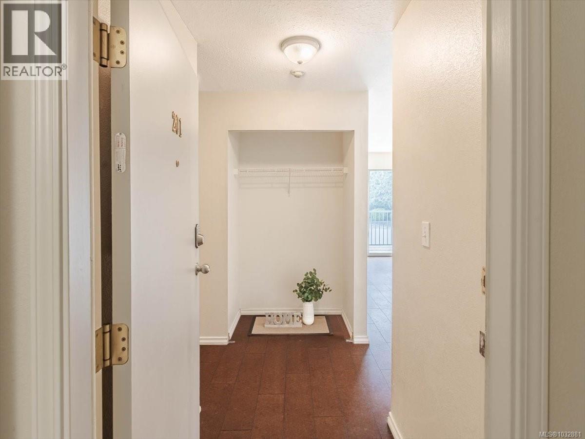 201 1050 Braidwood Rd, Courtenay, British Columbia  V9N 3R9 - Photo 5 - 1032881