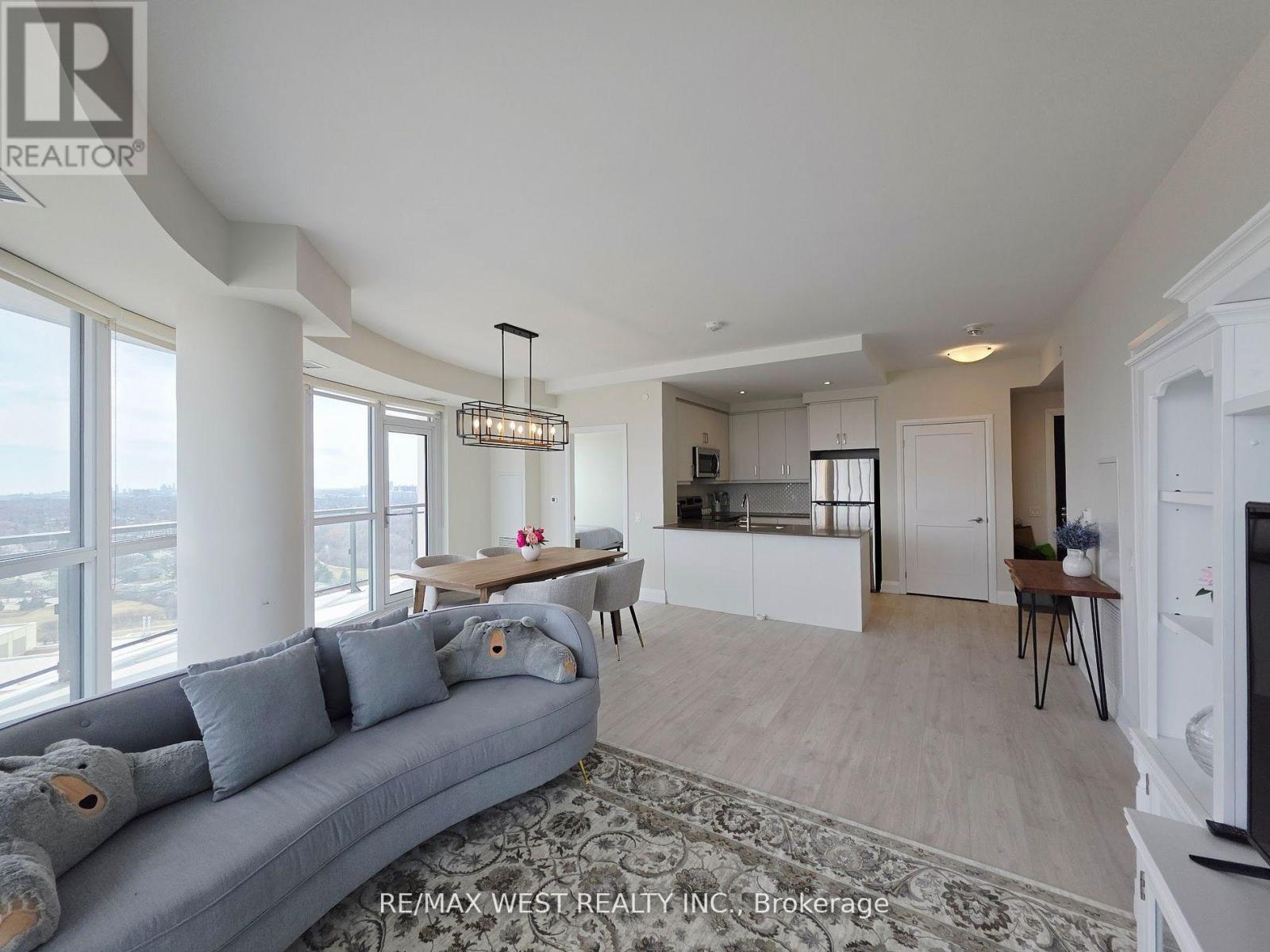 2003 - 15 Lynch Street, Brampton, Ontario  L6W 0C7 - Photo 3 - W13027678