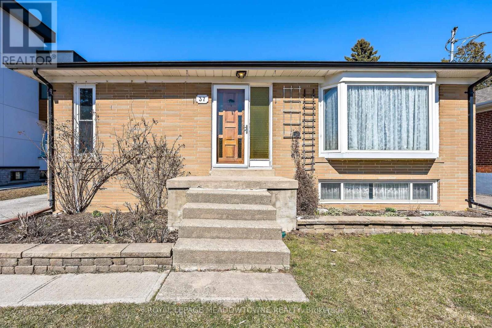 37 Prince Charles Drive, Halton Hills, Ontario  L7G 3T9 - Photo 3 - W13027682