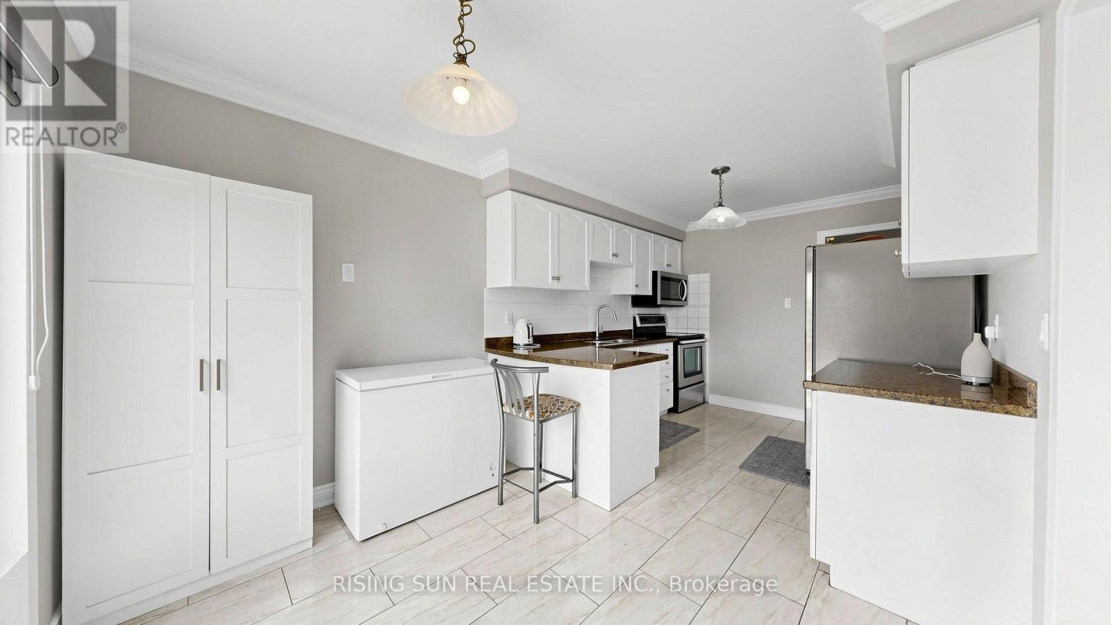 10 Cedarwood Crescent, Brampton, Ontario  L6X 4K1 - Photo 10 - W13027720