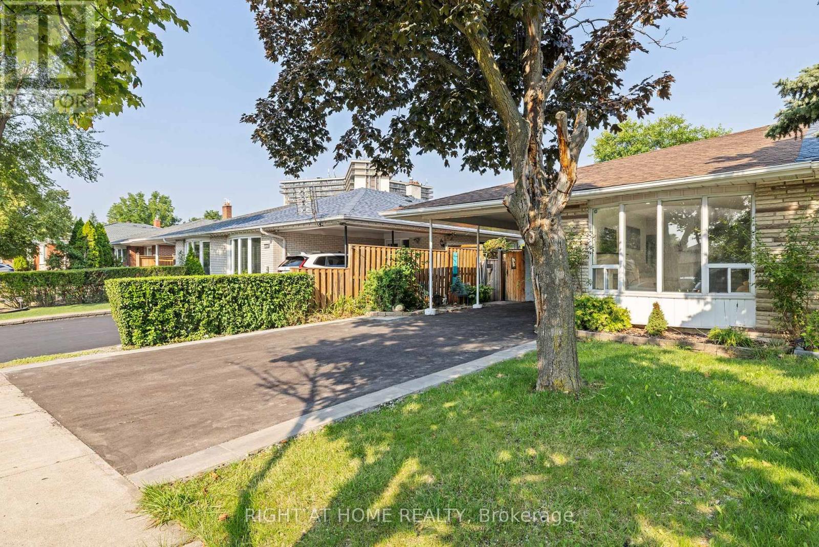 1147 Saturnia Crescent, Mississauga, Ontario  L4Y 2M2 - Photo 3 - W13027724