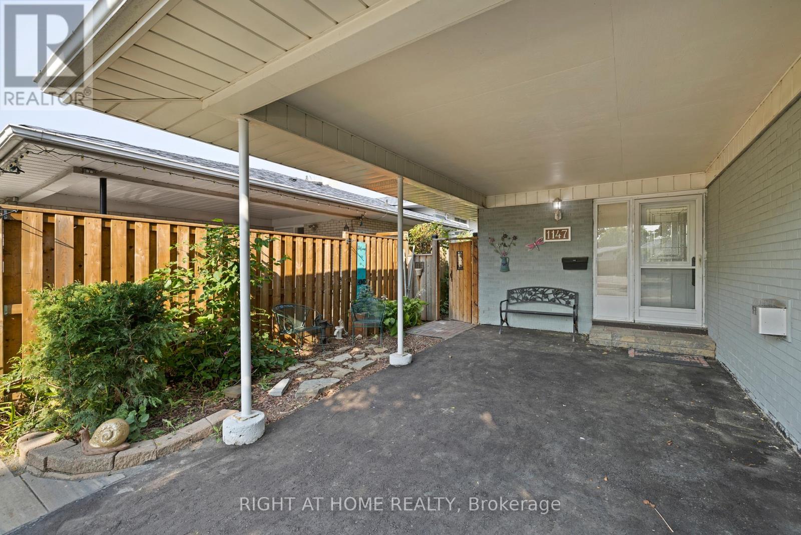 1147 Saturnia Crescent, Mississauga, Ontario  L4Y 2M2 - Photo 4 - W13027724