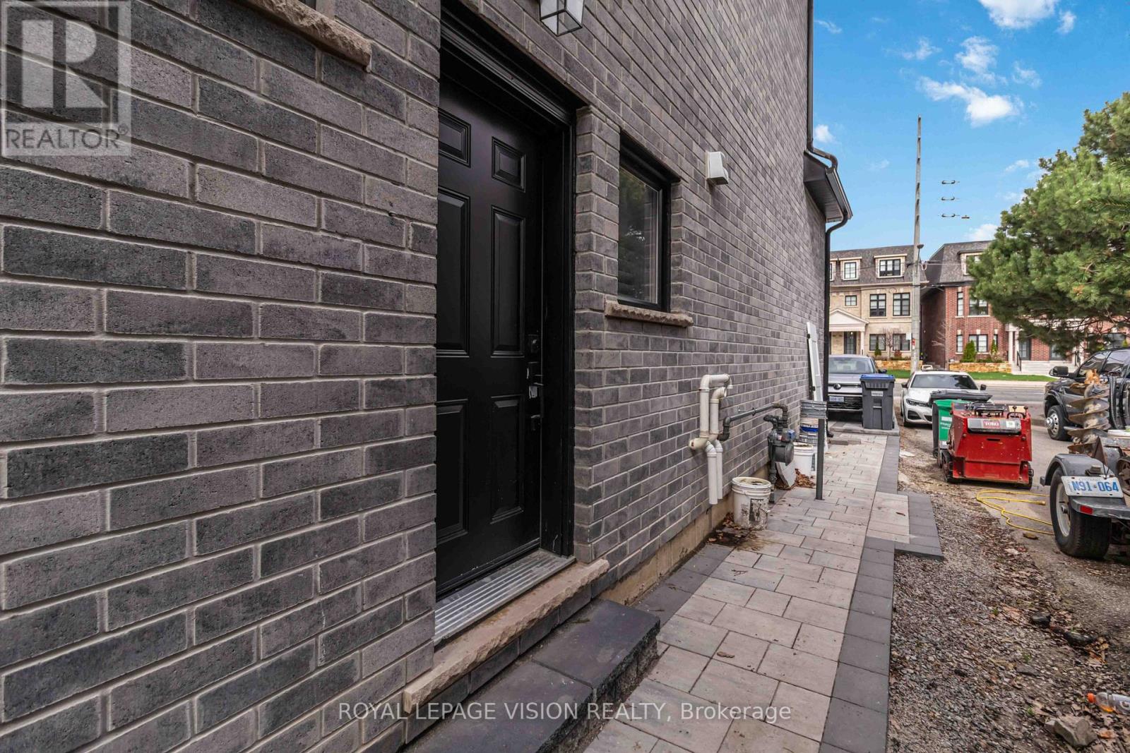 Lower - 77 Thomas Street, Mississauga, Ontario  L5M 1Y6 - Photo 3 - W13027726