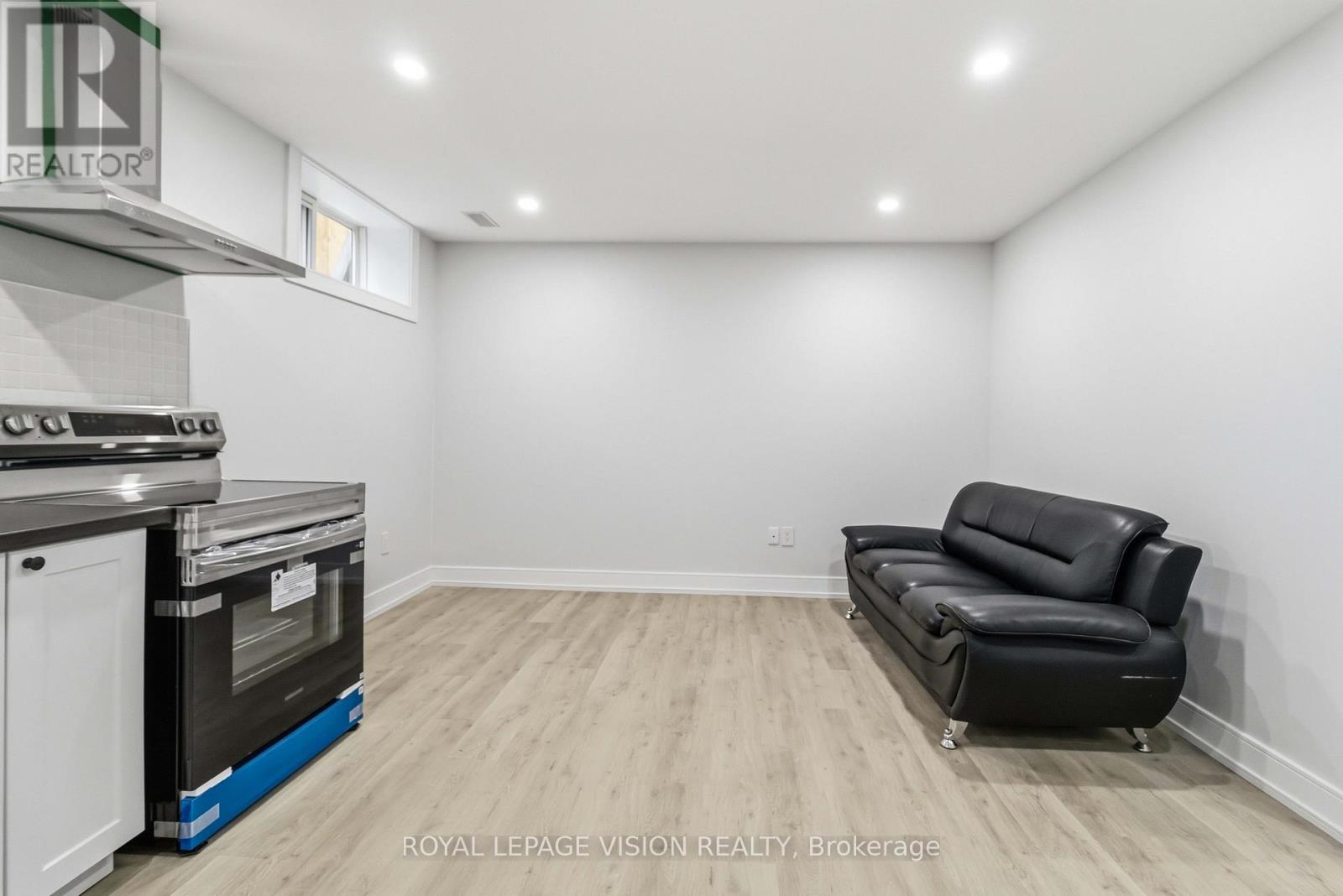 Lower - 77 Thomas Street, Mississauga, Ontario  L5M 1Y6 - Photo 9 - W13027726