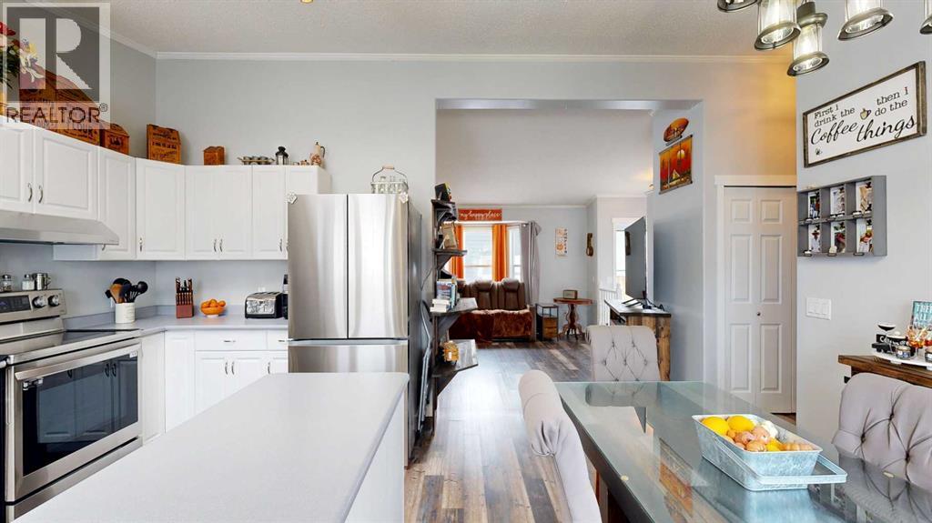 18 Jackson Place, Whitecourt, Alberta  T7S 1T7 - Photo 4 - A2294461