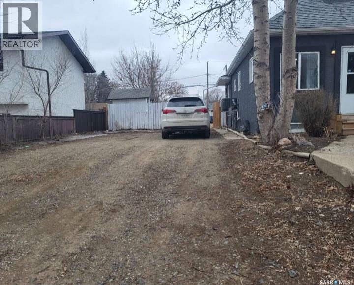 1066 5th Avenue Nw, Moose Jaw, Saskatchewan  S6H 1K8 - Photo 3 - SK033592