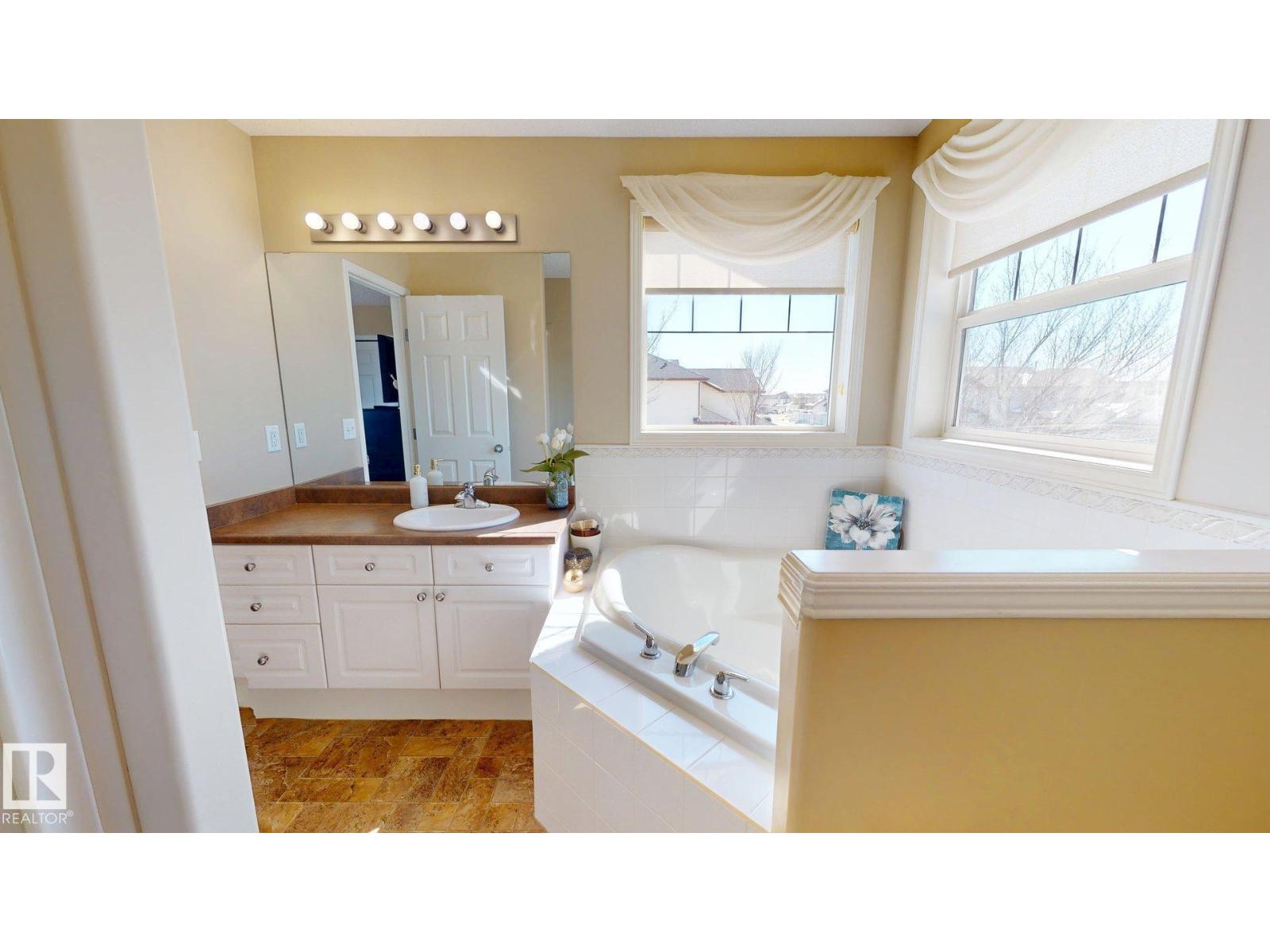 8704 175 Av Nw, Edmonton, Alberta  T5Z 3Z3 - Photo 15 - E4483434