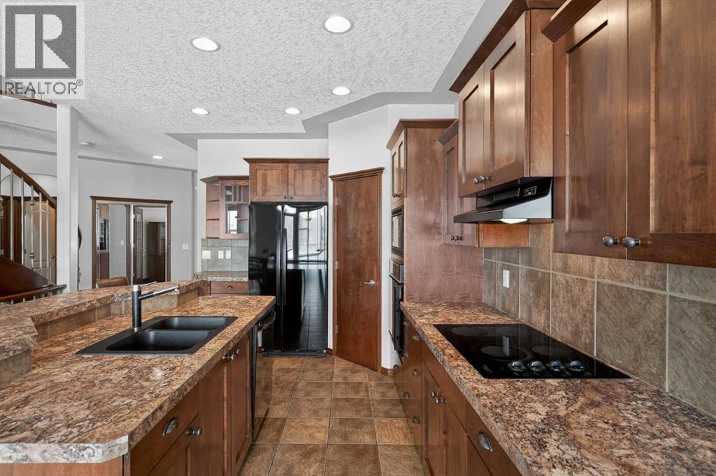 70 Panatella Circle NW, Calgary, Alberta  T3K 5Z7 - Photo 8 - A2301330