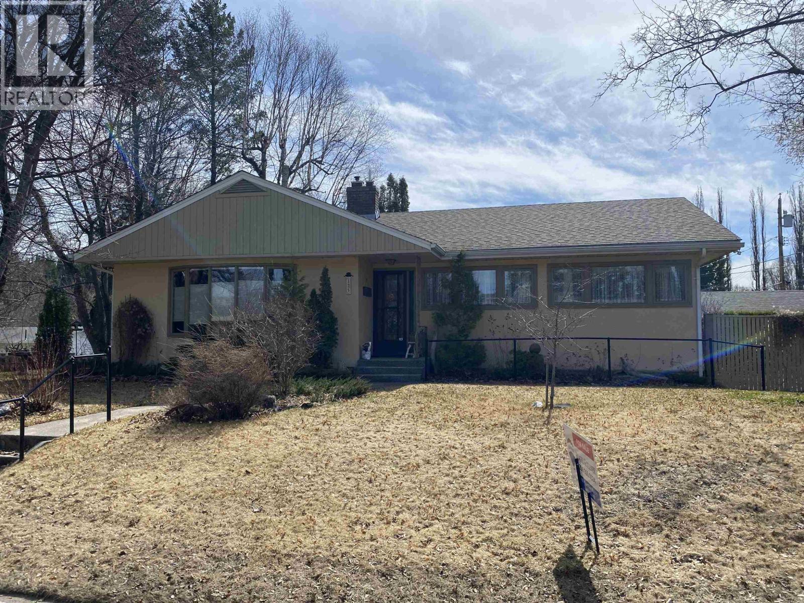 125 15th Avenue, Prince George, British Columbia  V2L 3W3 - Photo 2 - R3092314