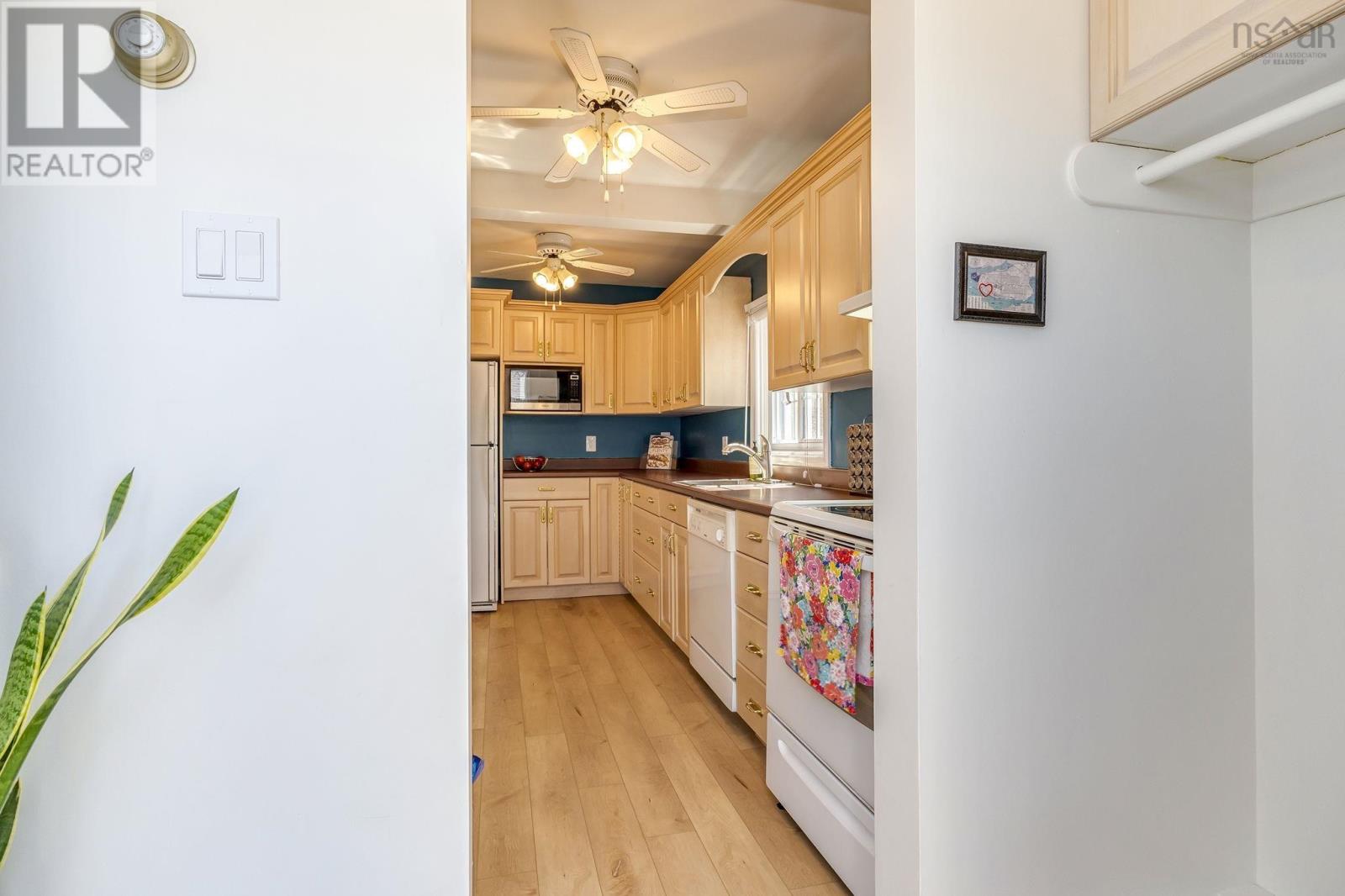 18 Devon Crescent, Halifax, Nova Scotia  B3R 2G3 - Photo 2 - 202607406